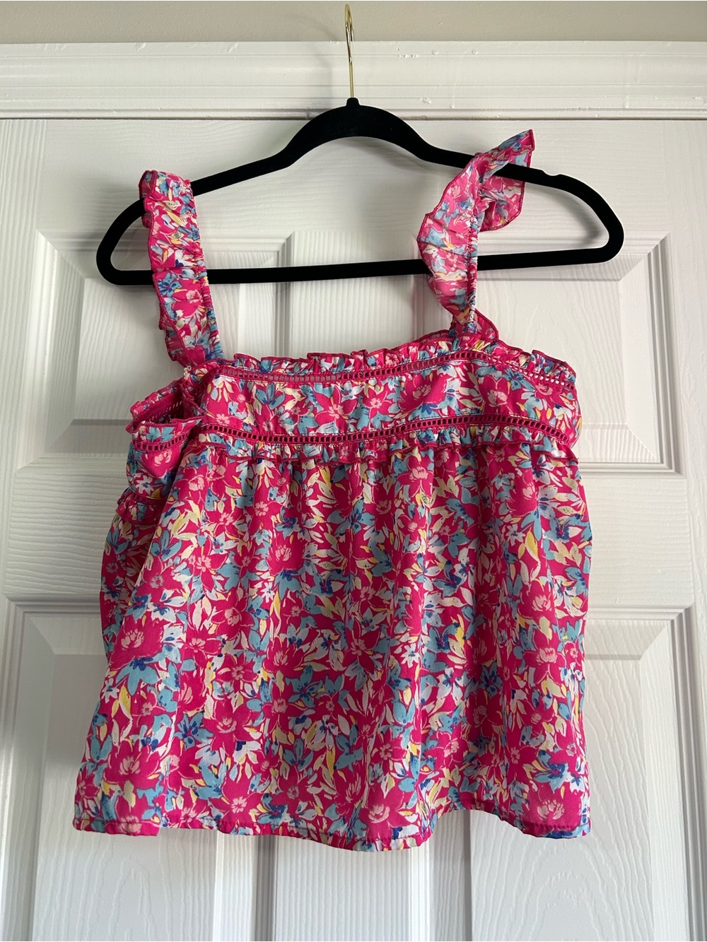 Bog Collective Women’s Pink Floral Ruffle-Strap Tank Top, Size medium